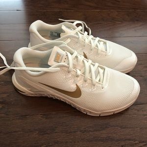 NWT Nike Metcon 4 Champagne Size 8.5